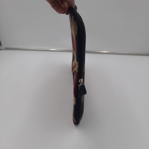 Union Jack Neoprene type fabric zippered protector for laptop or tablet. - Picture 7 of 7